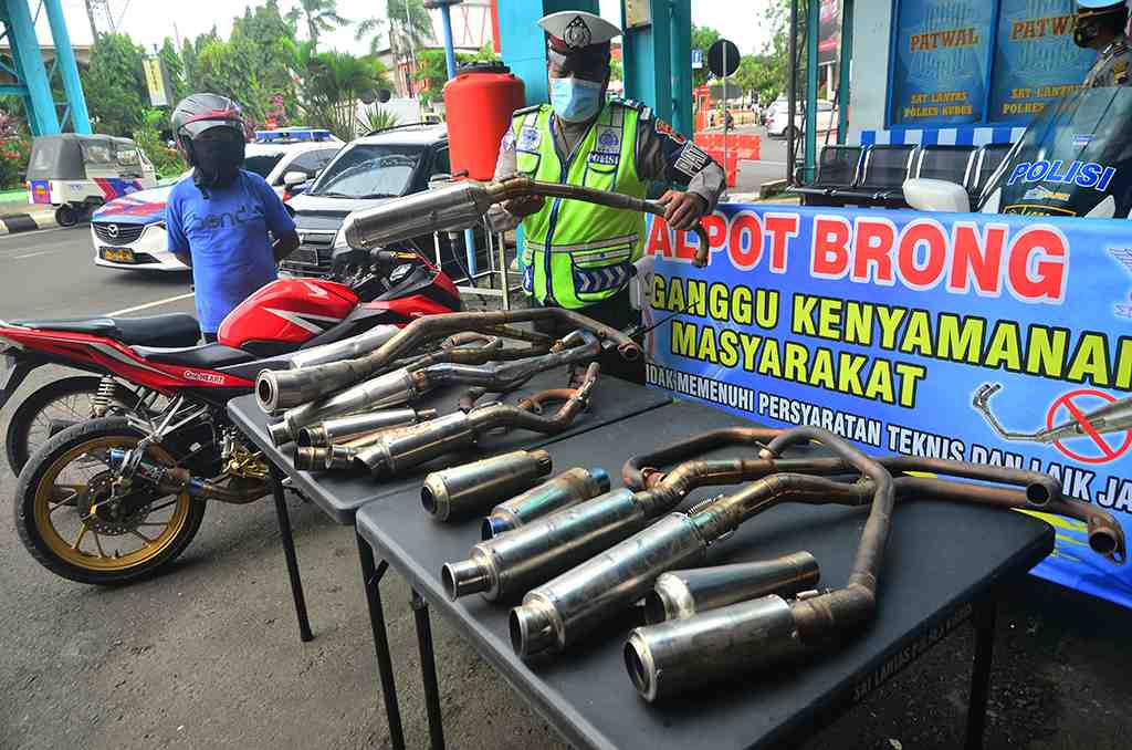 LARANGAN MENGGUNAKAN KNALPOT BRONG